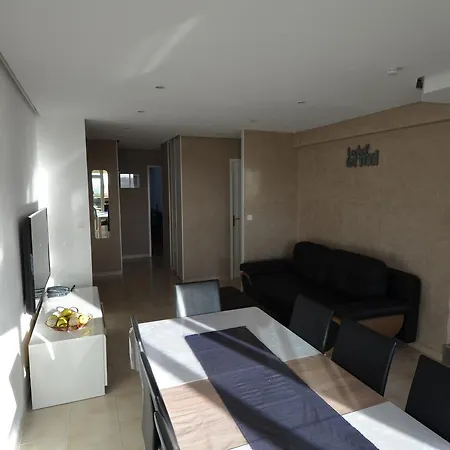 Rooftop 8 Personnes Grande Terrasse Avec Parking Quartier Aeroport Apartamento