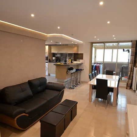 Rooftop 8 Personnes Grande Terrasse Avec Parking Quartier Aéroport Appartamento *