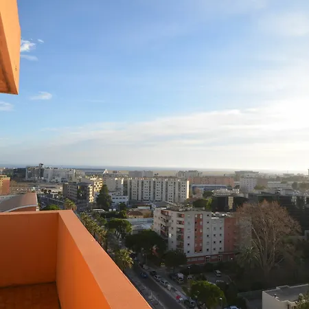 Rooftop 8 Personnes Grande Terrasse Avec Parking Quartier Aéroport