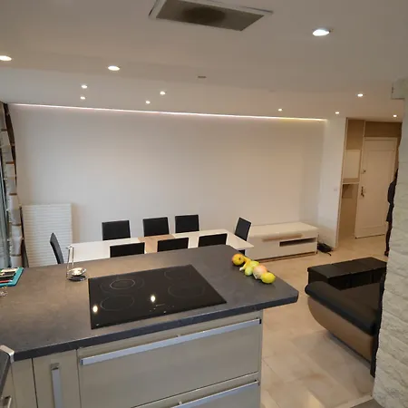 Rooftop 8 Personnes Grande Terrasse Avec Parking Quartier Aeroport Nice