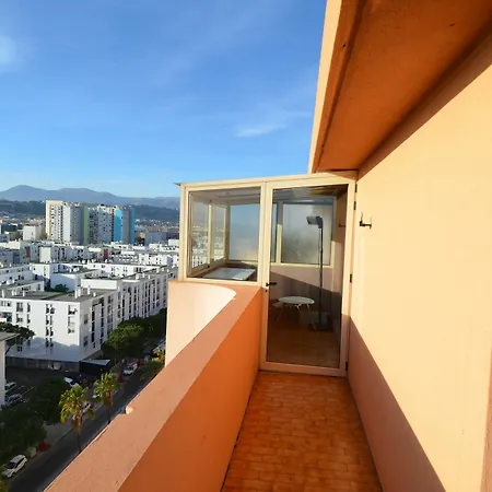 Rooftop 8 Personnes Grande Terrasse Avec Parking Quartier Aeroport