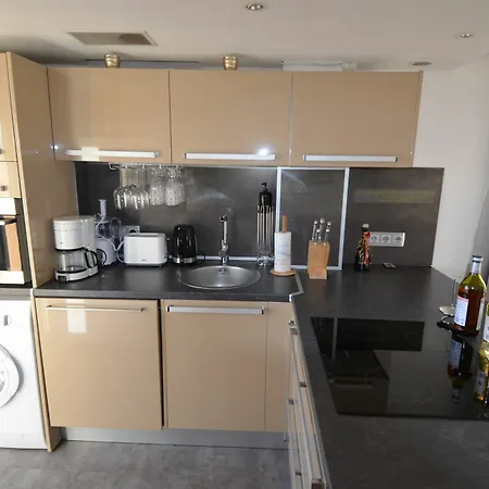 Rooftop 8 Personnes Grande Terrasse Avec Parking Quartier Aeroport Apartamento *