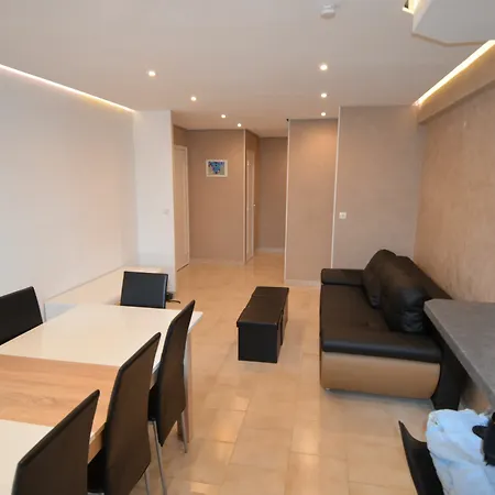 Apartment Rooftop 8 Personnes Grande Terrasse Avec Parking Quartier Aeroport Nice